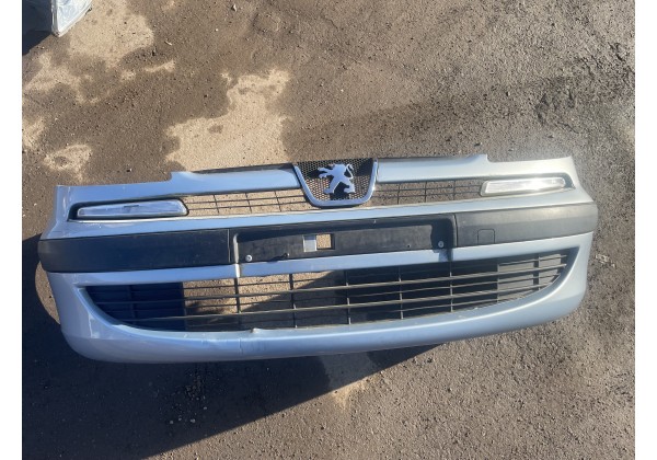 Бампер передній Peugeot 807