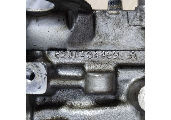 Головка двигуна 2.0 дці M9R, Євро 4, Renault Laguna 2,3, Megane 2,3, Scenic 2,3, Koleos,Espace 4,комплектна,в хорошому стані,7701477996,7701476669,8200454469,ціна 500 долл.