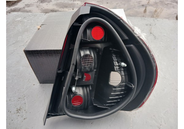 Ліхтар задній лівий без патрона Renault Clio II, Symbol, 8200403981