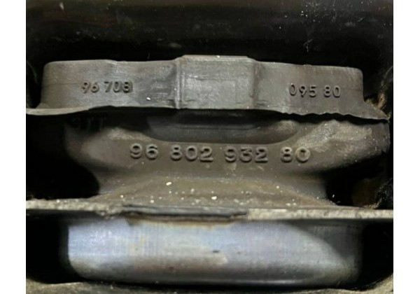 Подушка двигуна ліва Citroen C3 I-III, C4 Cactus, Peugeot 207, 208 I, 2008 I, 301, 308 II, 1.0 - 1.6i, 1.4HDi, 1813L2, 9807450980, 9810216980, 9880293280