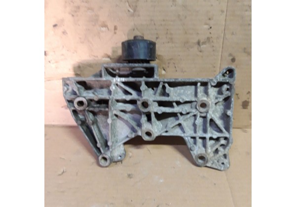 Кронштейн генератора Renault Clio 3, Twingo 2, Modus, 1.2 16V, 8200581323