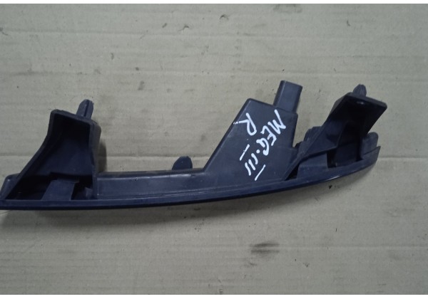 Декоративна накладка під фару права Renault Megane 3, 601986333R, 6019846455R, 601985427R *