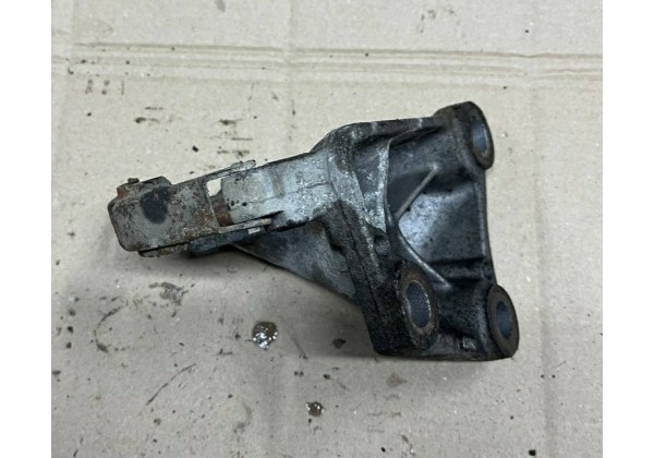 Кронштейн підвісного підшипника правої півосі Renault Master 3, 2.3 DCi, 8200904226