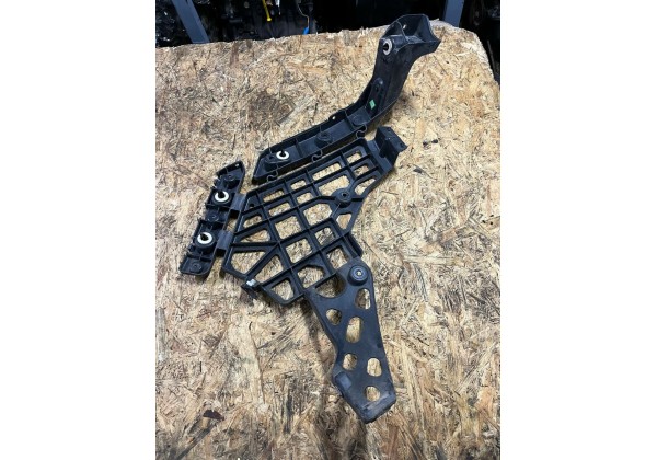Кронштейн заднього бампера правий Renault Megane 3, кабріолет, 850440013R