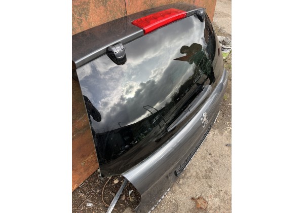 Кришка багажника Peugeot 207 SW , код фарби KTP.  З відкривним склом . 