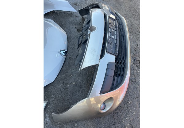 Бампер передній Renault Megane III, код фарби TEHNK