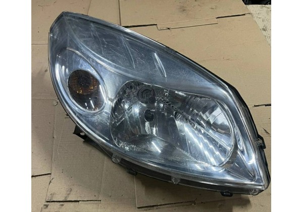 Фара права передня Renault Sandero, 08-13, 8200733877