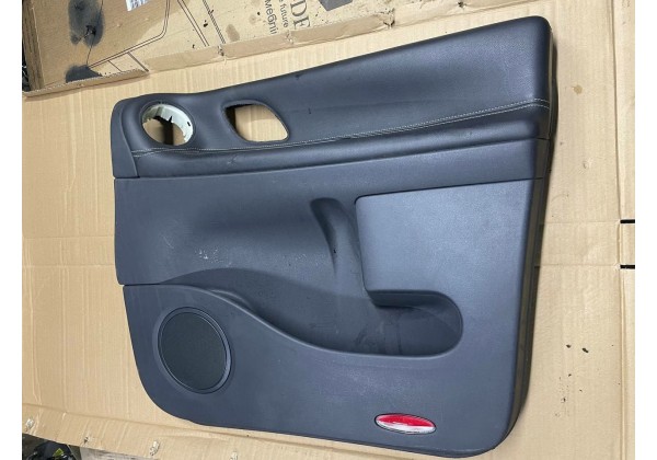 Обшивка передньої правої дверки Renault Espace 4, 8200012130