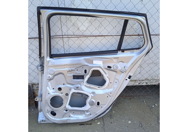 Дверка задня права Renault Megane 3 комбі, 821004555R,ціна за голу