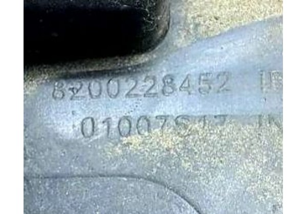 Кронштейн заднього бампера лівий Renault Grand Scenic 2, 8200228452