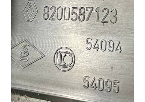 Корпус блока запобіжників Renault Clio 3, 8200587123