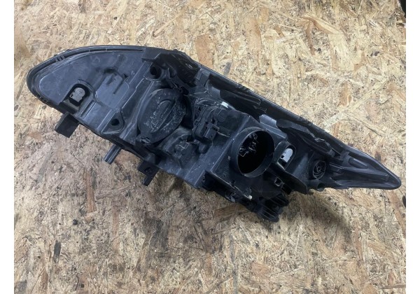 Фара передня права Renault Laguna 3, 260100041R, 89902275