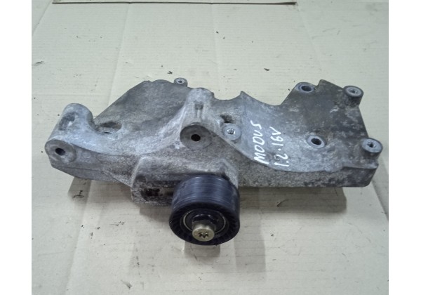 Кронштейн генератора Renault Clio 3, Twingo 2, Modus, Logan, Sandero, 1.2 16V, 8200312116 *