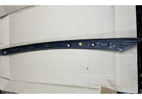 Накладка правої стійки лобового скла зовнішня Citroen C4 Picasso, 06-13, 8120S3, 9654505477