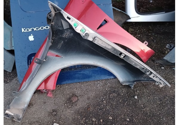 Крило ліве передне Renault Megane II, 7701477186, 7701483702, 8200125500, 8200011078