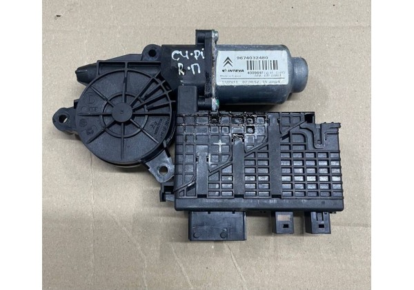 Моторчик склопідйомника передньої правої дверки Citroen C4 Picasso, 06-13, 9222GZ, 9674032480, 400964F