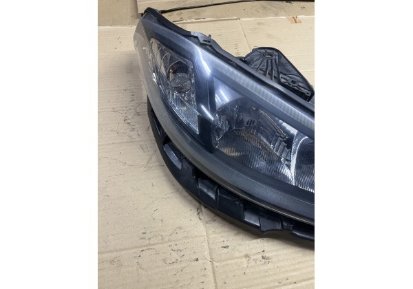 Фара права Renault Laguna II, рест галоген, 05-07р, 8200481197