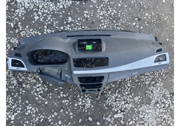 Панель приборів, торпеда Рено Меган 3