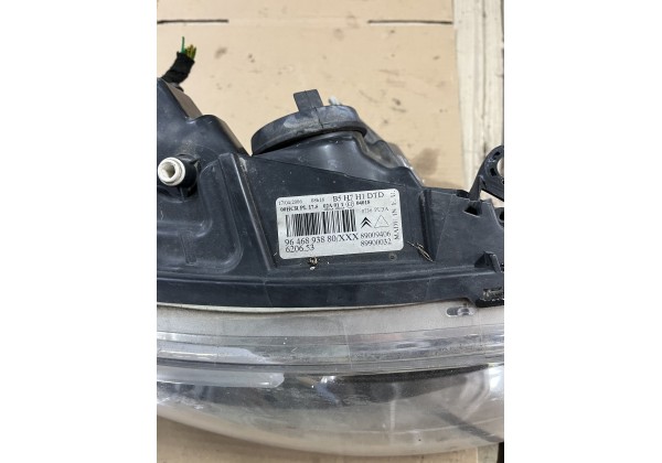Фара передня права Citroen C4, 04-11 9646893880