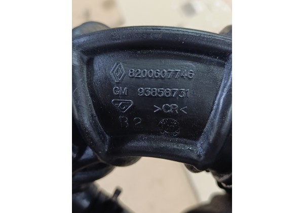 Патрубок повітряний Рено Трафік,2.0 дці, 8200607746