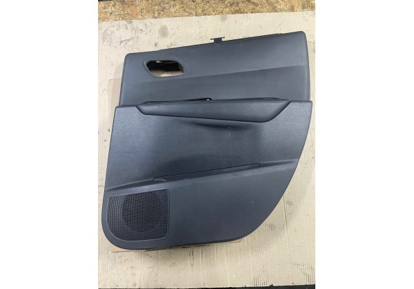 Обшивка правої задньої дверки Peugeot 3008, 98076089ZD