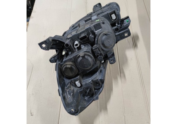 Фара передня права Рено Кліо 3, Renault Clio 3, рестайл, 2009-2012, 260101990R *