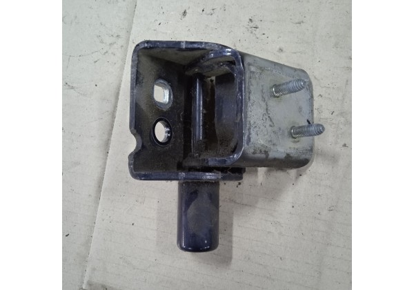 Завіс, петля нижня правої задньої дверки Renault Clio 3, Modus, 824205786R 