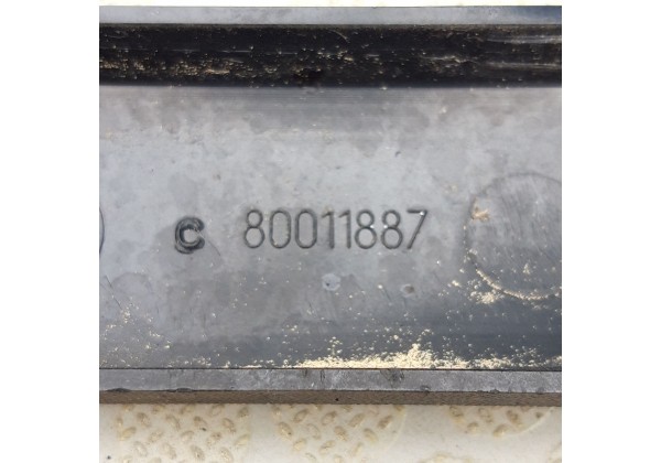 Накладка правого щіткотримача Рено Сценік 2, 80011887