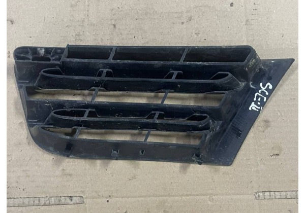 Решітка бампера верхня права Renault Scenic 2, 06-09, 7701477306