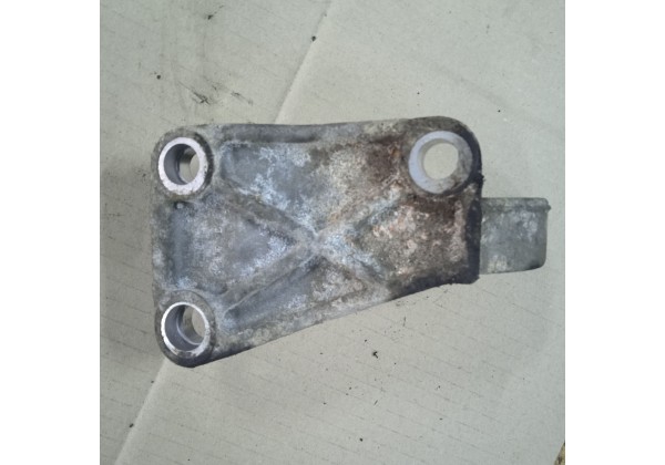 Кронштейн правої півосі Renault Clio 3, Modus, 1.2 16V, 8200286041, 397746786R *