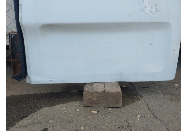 Дверка багажника задня права роспашна Renault Trafic 2, 7750311424