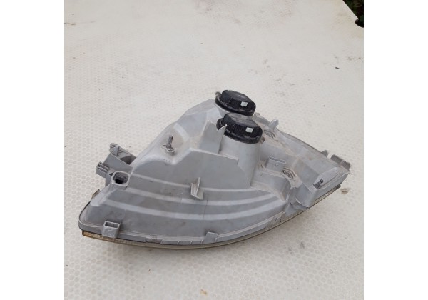 Фара передня права Renault Master 2, 8200163521