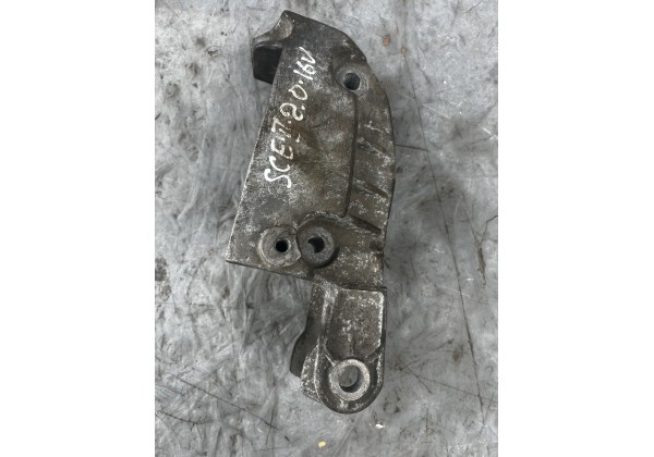 Кронштейн подушки двигуна правий Renault Megane II, Scenic II, 2.0 16V, 8200044920