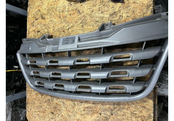 Решітка радіатора Renault Master 3, 623100256R, ДЕФЕКТ КІЛЬКОХ КРІПЛЕНЬ.