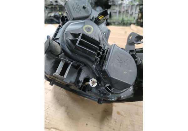 Фара права Renault Vel Satis,ксенон,8200014358