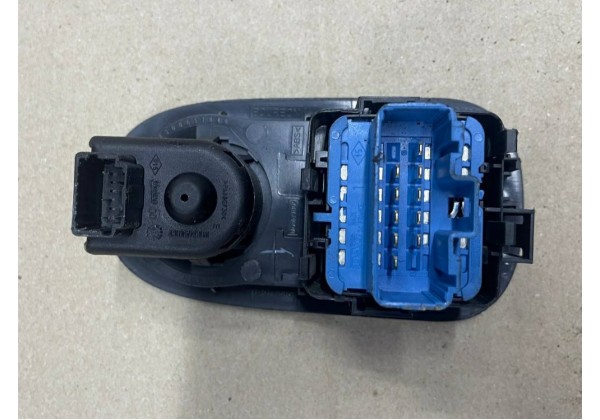 Кнопки управління склопідйомниками та дзеркалами Renault Master 3, 8200108269, 255704649R