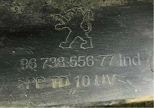 Решітка переднього бампера Peugeot 208, 2012-2015, 9673855677