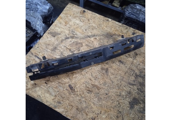 Кронштейн заднього бампера центральний Renault Clio 3, хетчбек, 8200290035