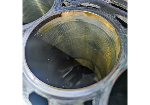 Блок двигуна 2.0 бензин Renault laguna 2,F4R714,7701478512,7701474355,голий, без поршнів 