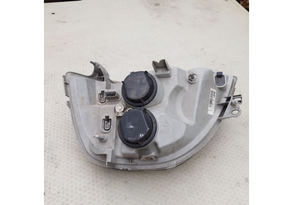 Фара передня права Renault Master 2, 8200163521