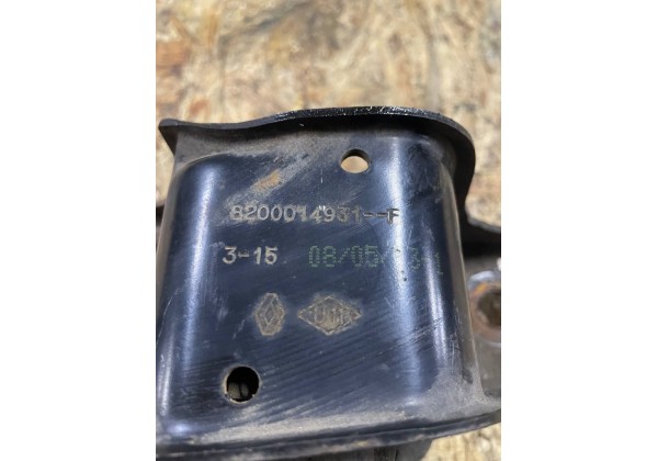 Подушка, опора двигуна права Renault Megane 2, Scenic 2, Kangoo 2, 1.4, 1.6, 1.6 16V, 1.5 DCi, 8200014931
