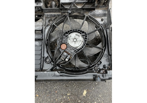 Вентилятор радіатора з дифузором Peugeot 407, Citroen C5 2.0 16V, 9646474680