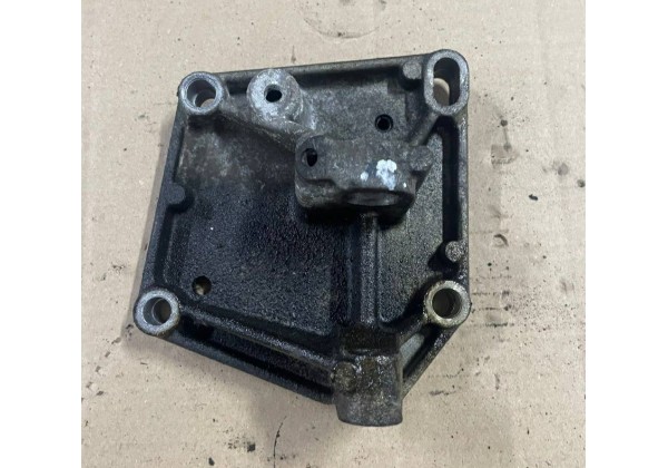 Кронштейн генератора Citroen, Peugeot, 1.1 - 1.6 i, 9637850580