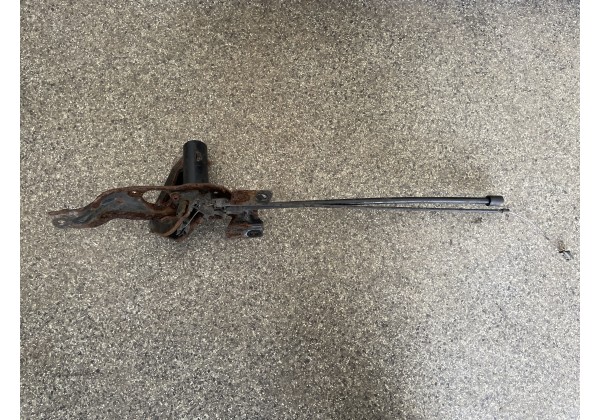 Кронштейн запасного колеса Renault Master III, 572118927R