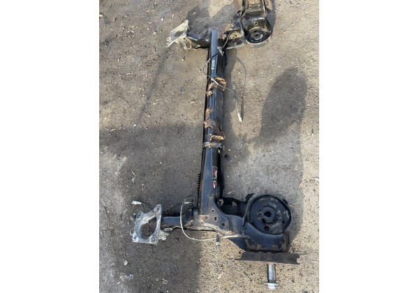 Балка задня Peugeot 5008 I