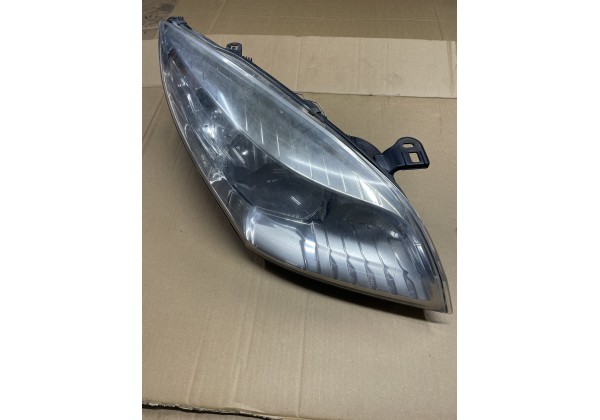 Фара права Renault Megane III, 260100017R
