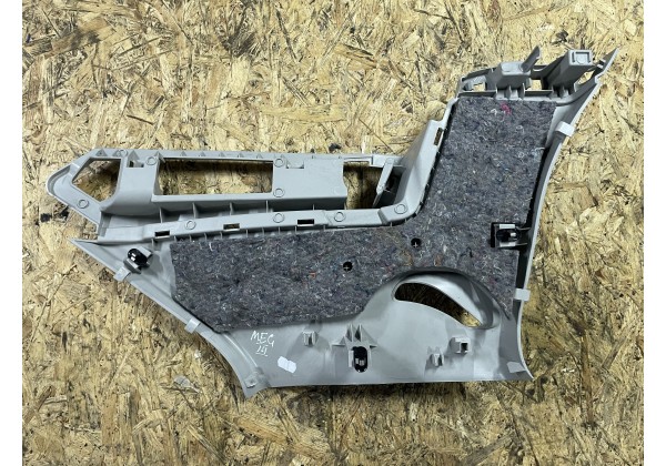 Накладка стійки задня ліва хетчбек Renault Megane III, 769350006R
