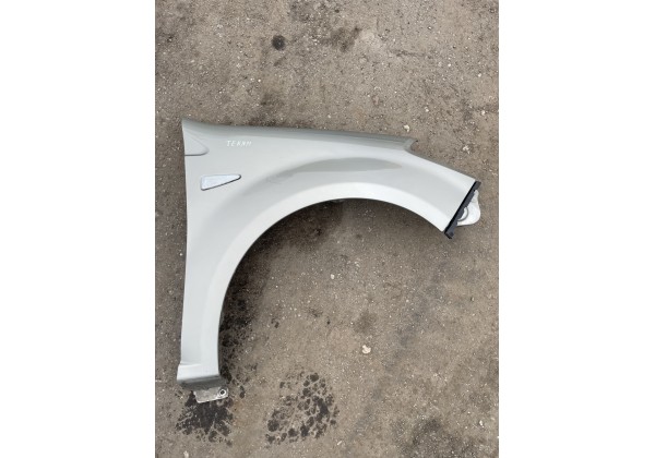 Крило праве Dacia Sandero I, TEKNM