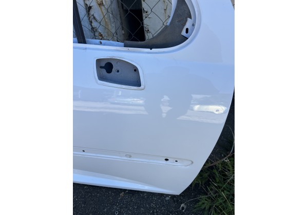 Двері передні праві Peugeot 207 SW