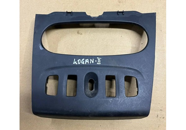 Накладка центральної консолі нижня Renault Logan 2, Sandero 2, 275009384R
